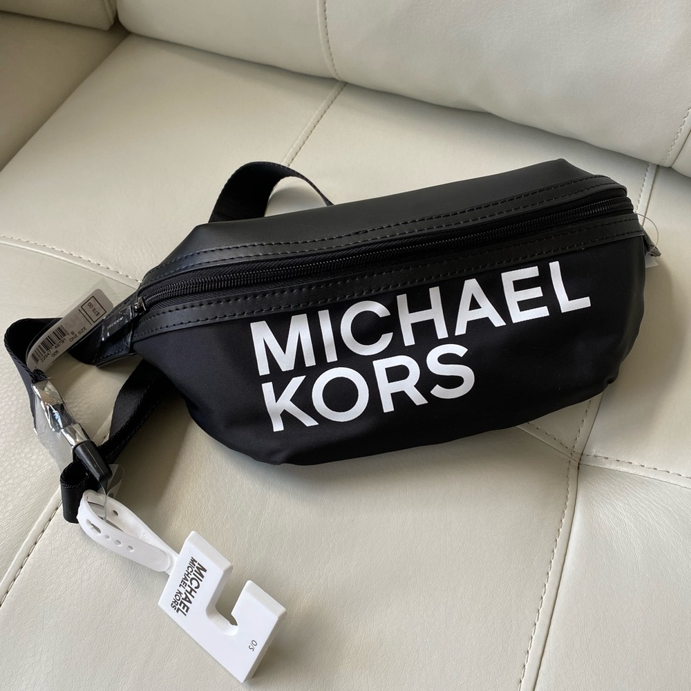 MICHAEL KORs sling bag / belt bag